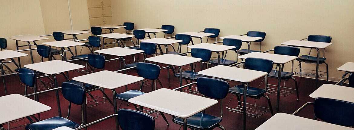 A photo of an empty classroom.